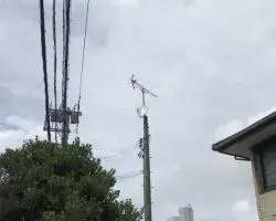 電信柱上部へのアンテナ工事
