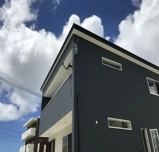 黒色で整えての地デジ平面式＋BS/CSアンテナ工事