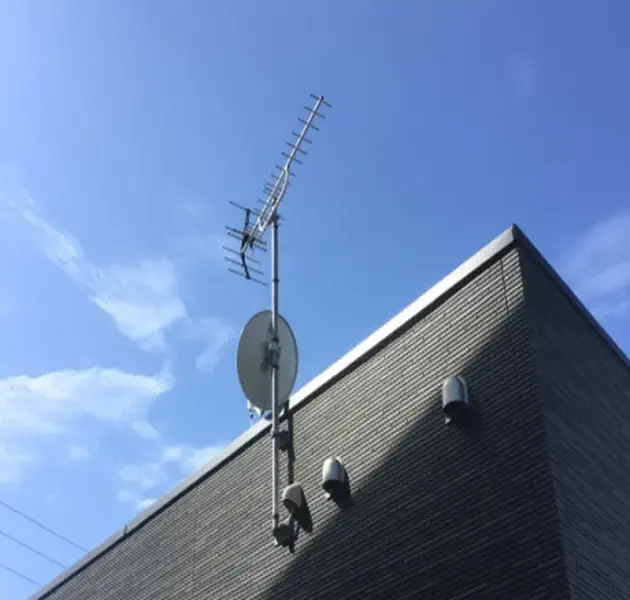 既存住宅での地デジとBS/CSアンテナ方角調整工事の写真 既存住宅での地デジとBS/CSアンテナ方角調整工事